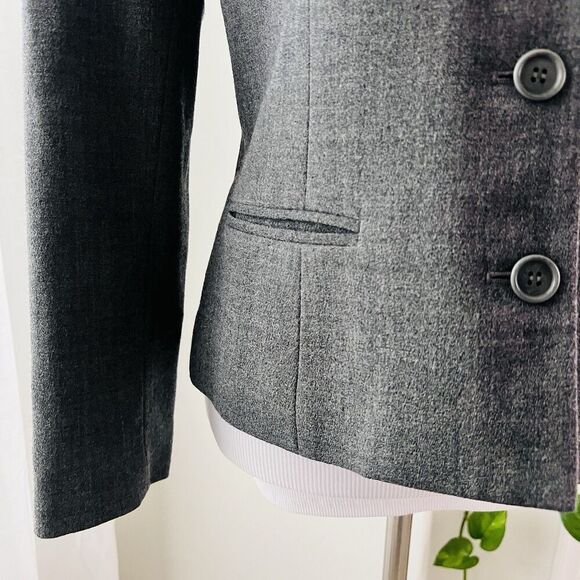 Talbots Petites Gray 100% Wool Button Down Fitted Blazer Size 8 - Picture 3 of 9